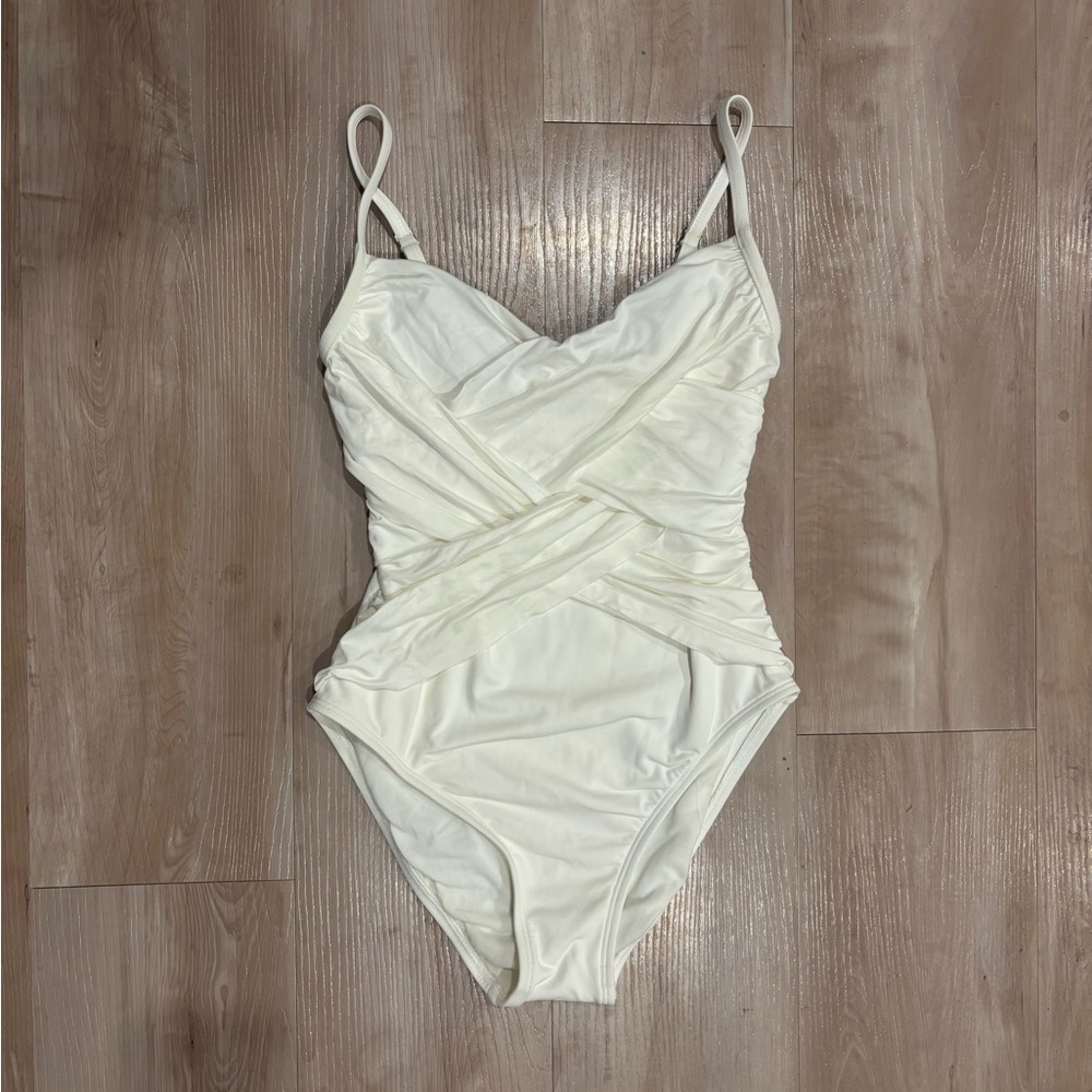 La Blanca White Island Goddess One Piece Swimsuit - New Size 6